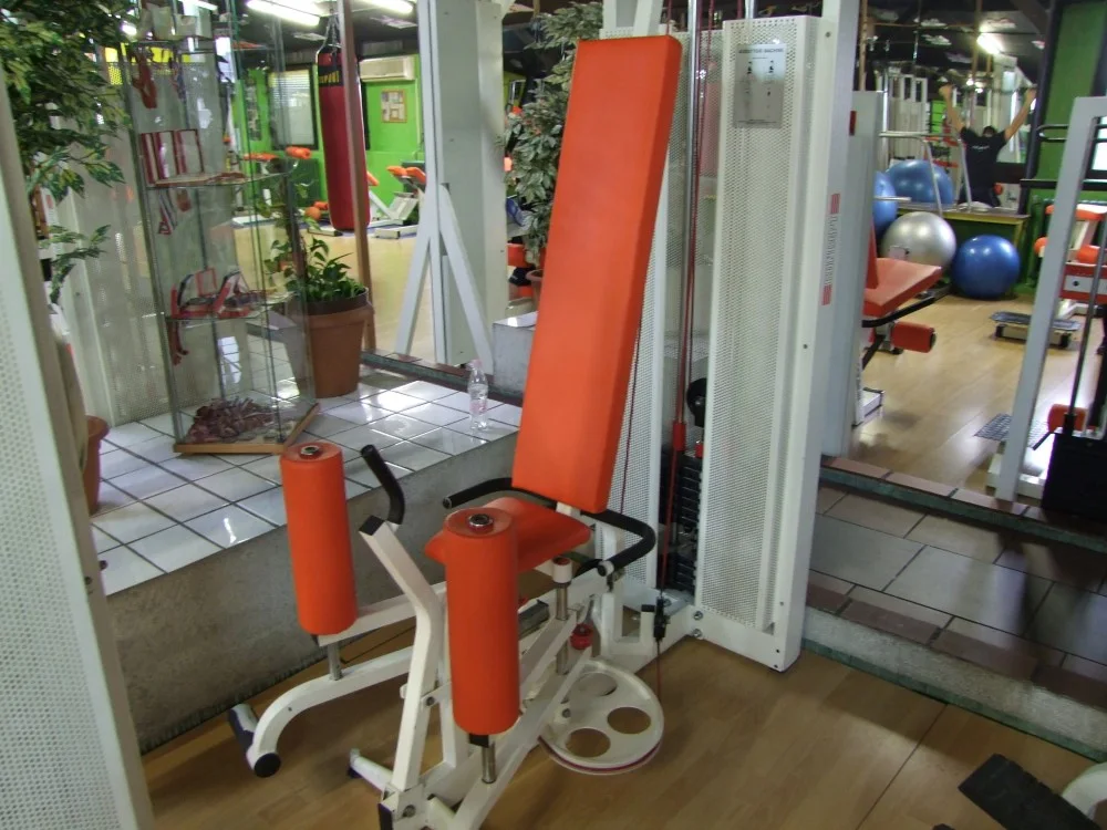 Sprave za fitnes i stolovi za masažu — rad 17, tapeciranje Romana
