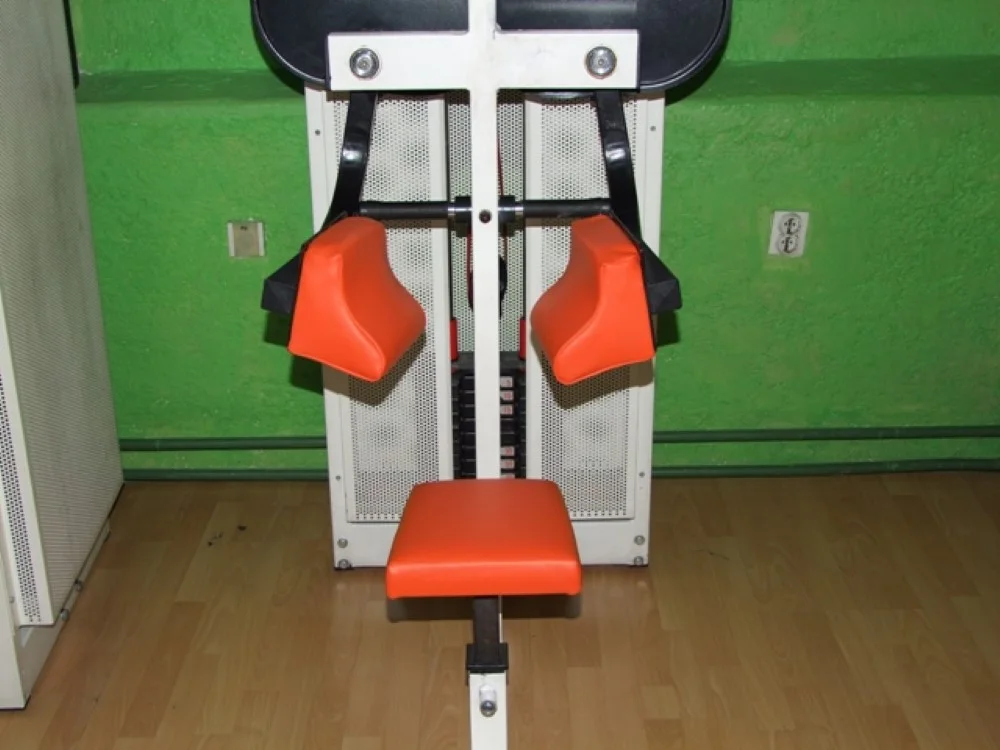 Sprave za fitnes i stolovi za masažu — rad 11, tapeciranje Romana