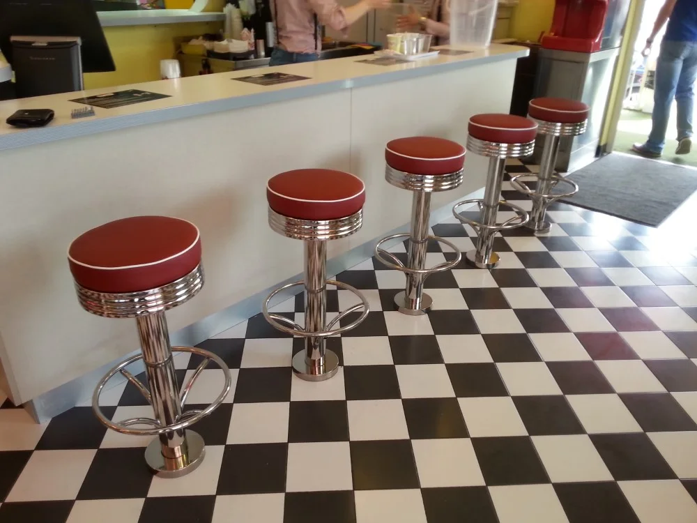 Mek-Pers-Bar-&-Grill-restoran — rad 10, tapeciranje Romana