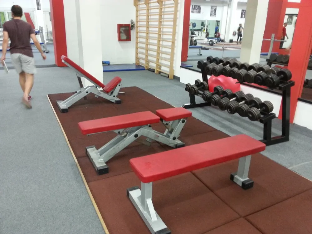 Sprave za fitnes i stolovi za masažu — rad 31, tapeciranje Romana